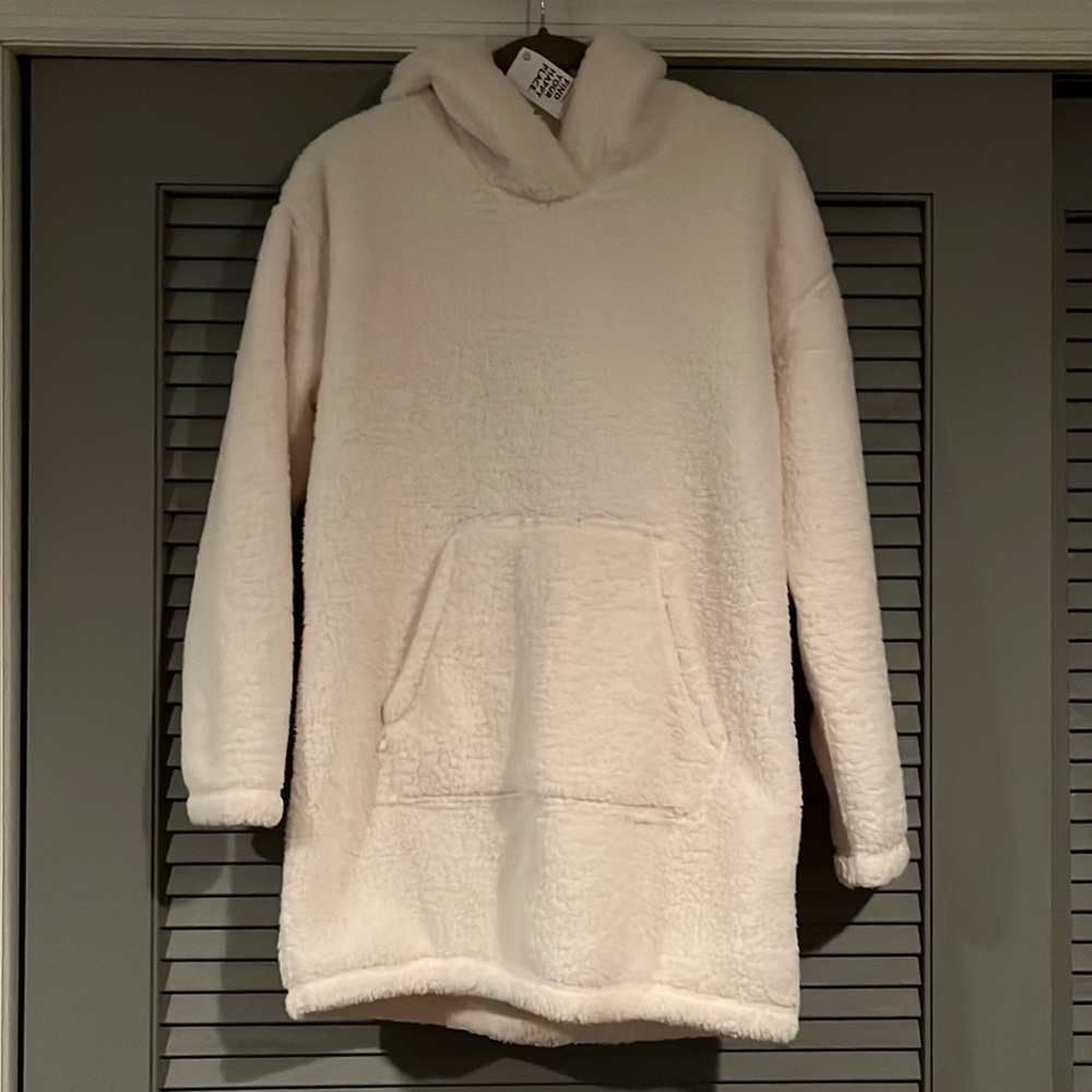 NWT Gilly Hicks Fuzzy Tunic Sweatshirt